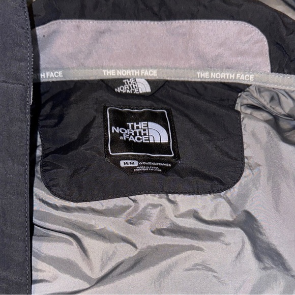 The North Face Women’s K Rain Jacket- Medium- Like New - Picture 10 of 16